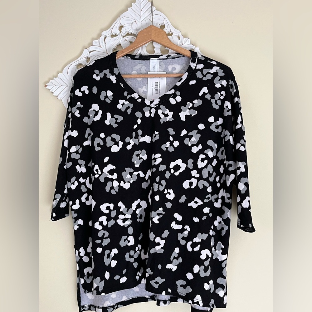 Leopard print sweater top NWT